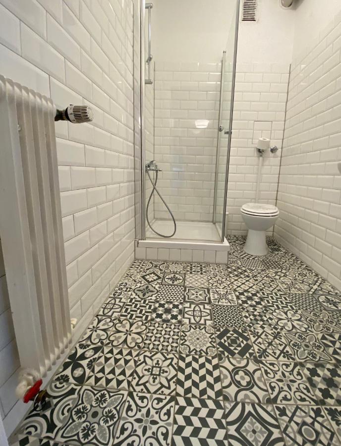 Tm Aparts Dortmund Exteriör bild Bathroom floor tiles