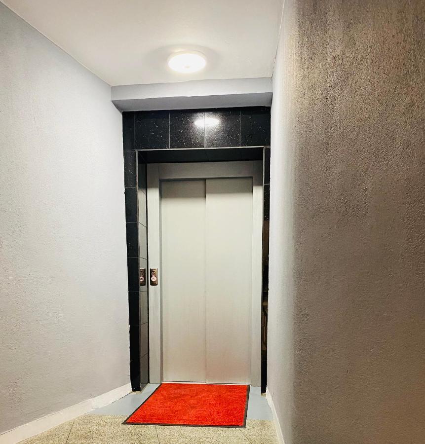 Tm Aparts Dortmund Exteriör bild A typical elevator in a residential building